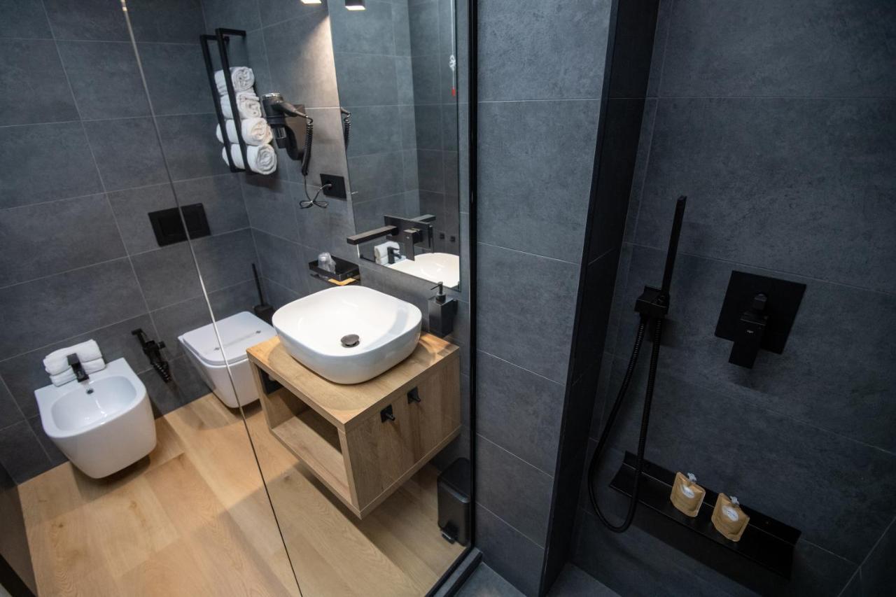Contemporaneamente 147 - Modern & Comfort Rooms Bari Exteriör bild