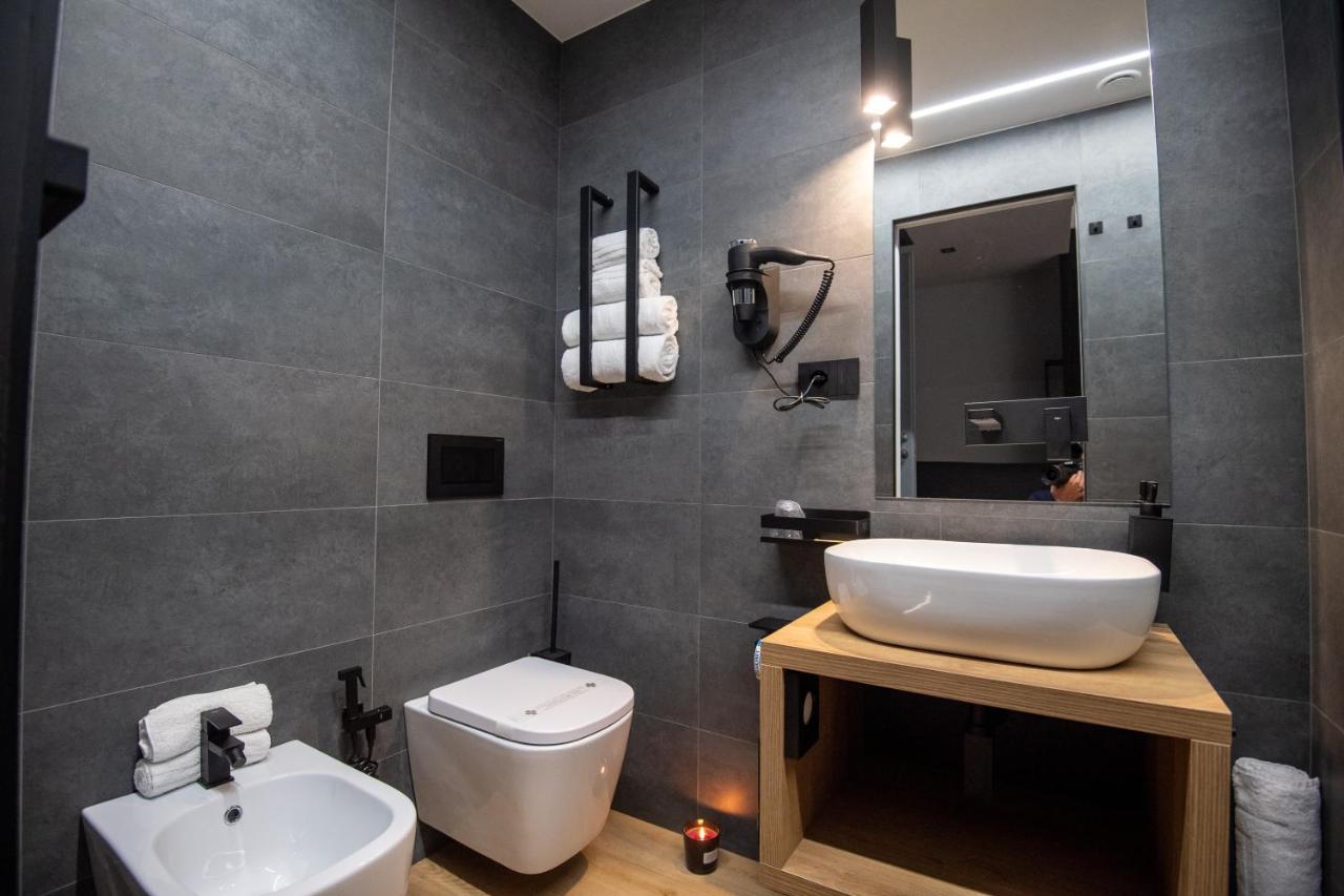 Contemporaneamente 147 - Modern & Comfort Rooms Bari Exteriör bild